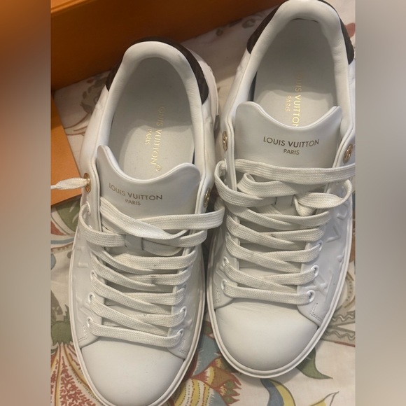Authentic Louis Vuitton White Time Out Debossed Logo Sneakers 37 1/2 (7.5) - Picture 3 of 11